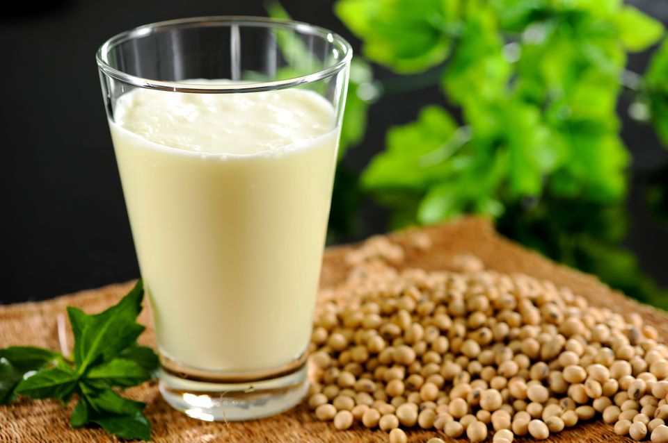 Góc sức khỏe: Có bầu uống sữa đậu nành được không?