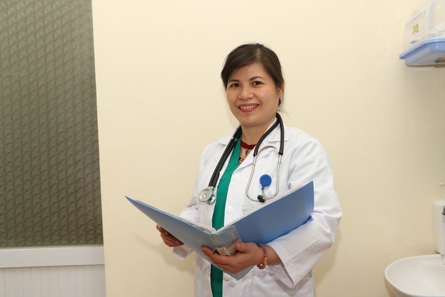 Bác sĩ Hà Thị Huệ đang công tác tại Phòng khám Đa khoa Y học Quốc tế 12 Kim Mã
